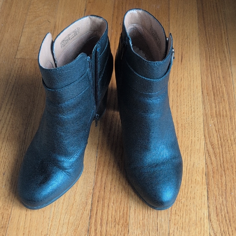 Vionic Black Leather Ankle Boots